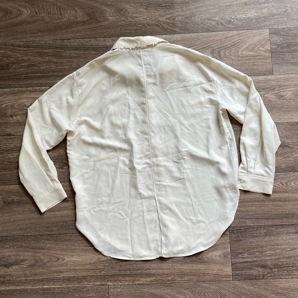 🌺 Vintage inspired floral detailed white button down - Picture 2 of 10